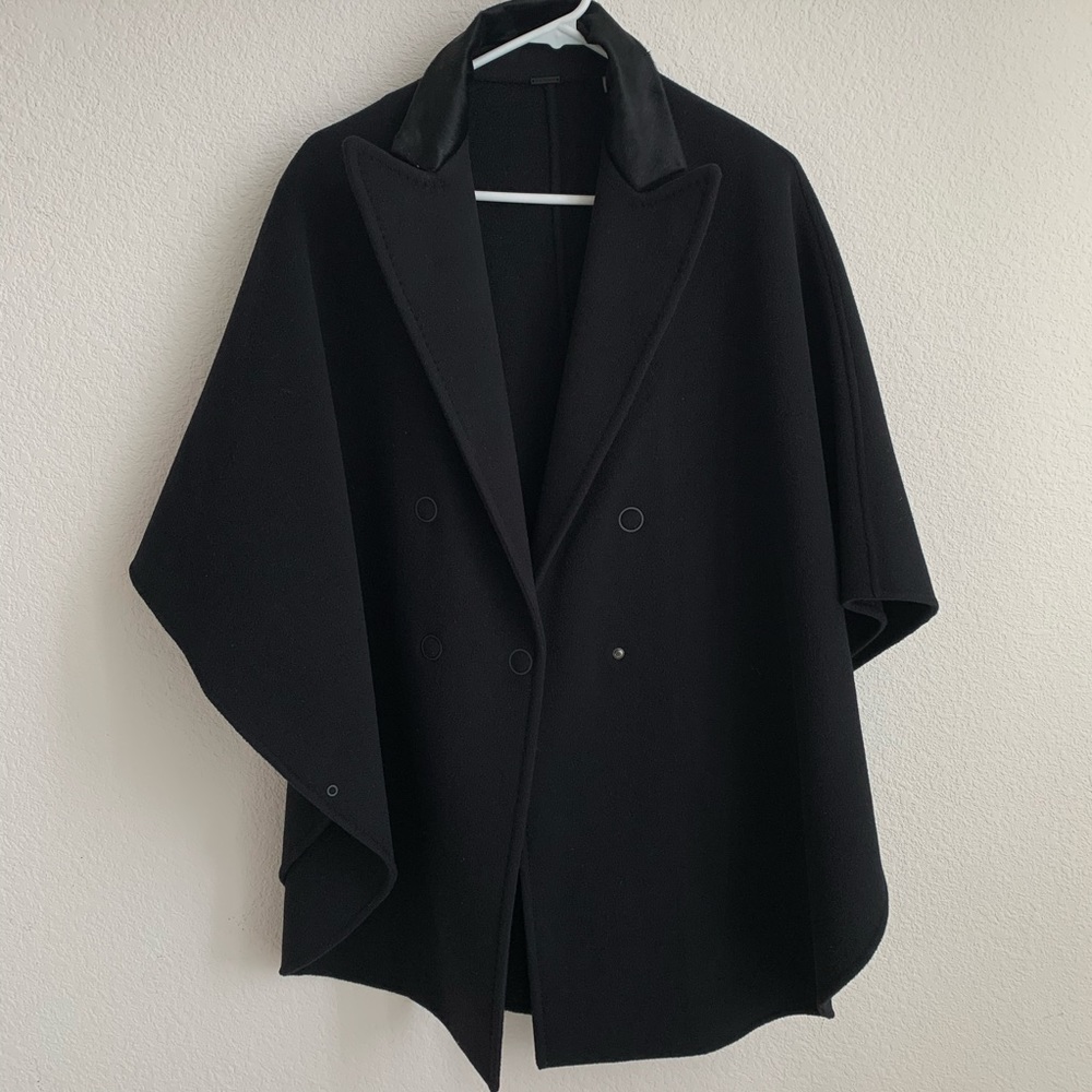 Elie Tahari Beautiful "Elsy" Wool Cape. In great condition.
